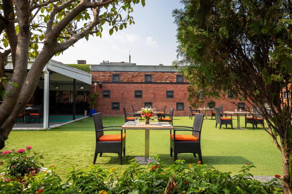Dhaka Regency Hotel & Resort Екстер'єр фото