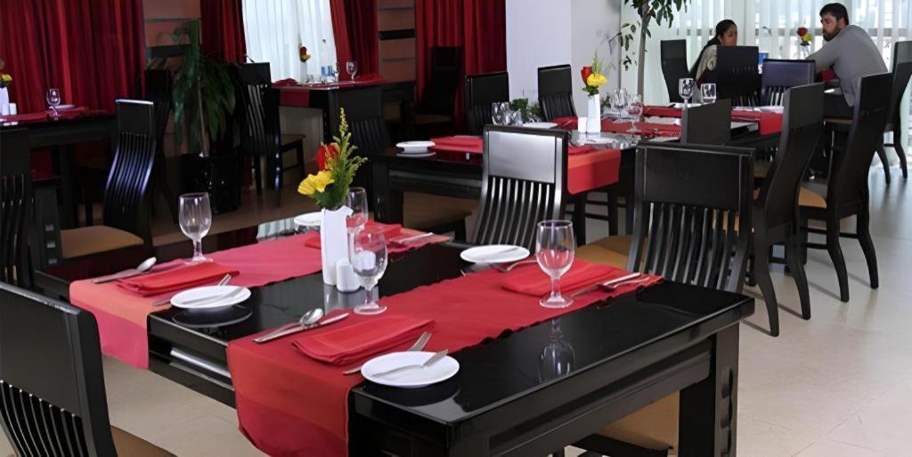 Dhaka Regency Hotel & Resort Екстер'єр фото